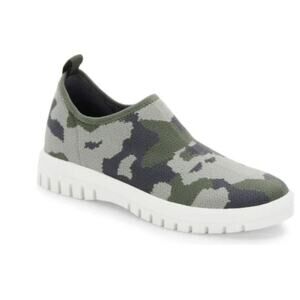 Blondo Farrah Camo Hunting Hiking Waterproof Slip-On Sneaker Green Womens Size 8